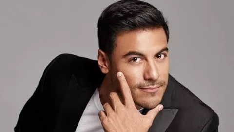 carlos rivera en la feria de san juan del río del 2024.jpg