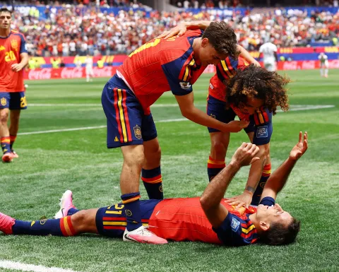 España festeja su triunfo ante Austria en el Mundial 2026.