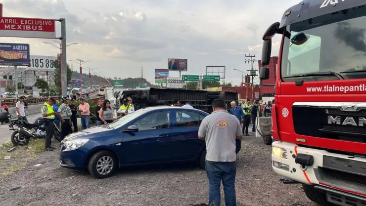 vuelca tráiler en la carretera México-Pachuca