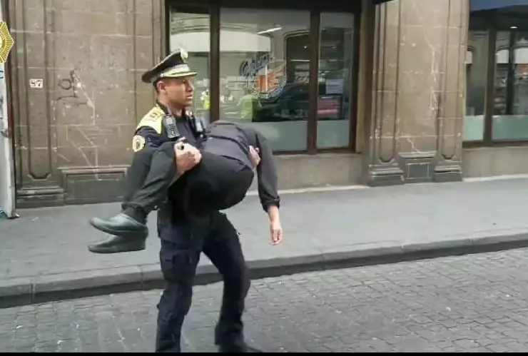 policia heroe.jpg