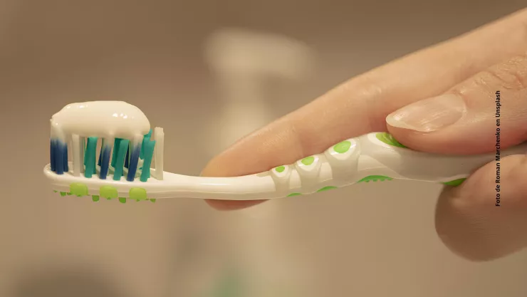 Conoce el remedio casero con pasta de dientes para eliminar las canas del cabello