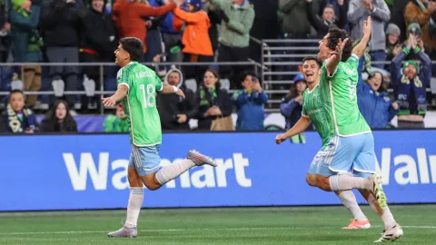 Obed Vargas marcó por duplicado