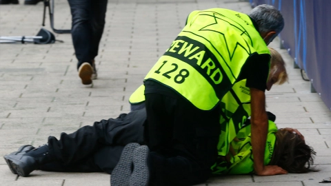 Mujer golpeada por el balon