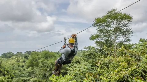VIDEO: Turista graba su propia muerte al subirse a tirolesa en Brasil