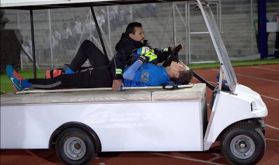 En el encuentro de ayer, Pikolín II peleó el esférico con Oribe Peralta