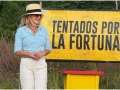 Itatí es amante de los accesorios y en cada uno de sus atuendos se observan cinturones, pañuelos, lentes de sol y carey, así como pulseras, anillos y layering de collares. ¡Aquí, los tonos claros se le ven fabulosos a nuestra gran conductora!