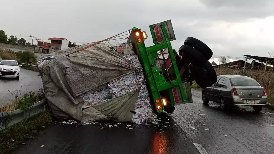 camion-carga-accidente-mexico-puebla