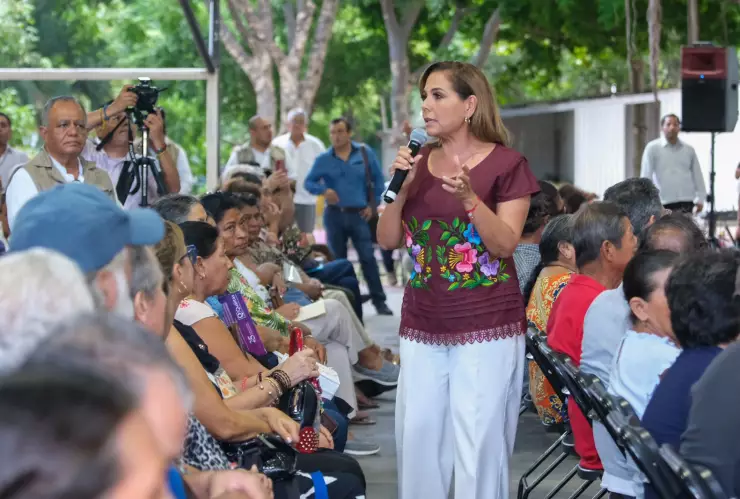 Hacen entrega de tarjetas de la Pensión del Bienestar en Benito juárez