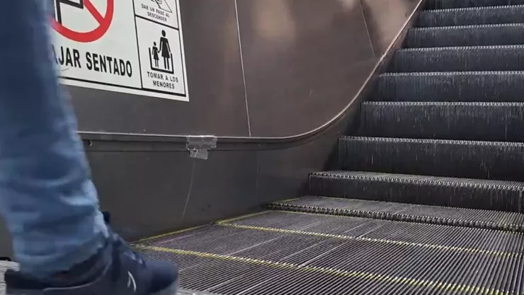 inicio de las escaleras eléctricas