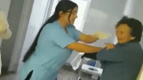 enfermera golpea a abuelita con alzhéimer