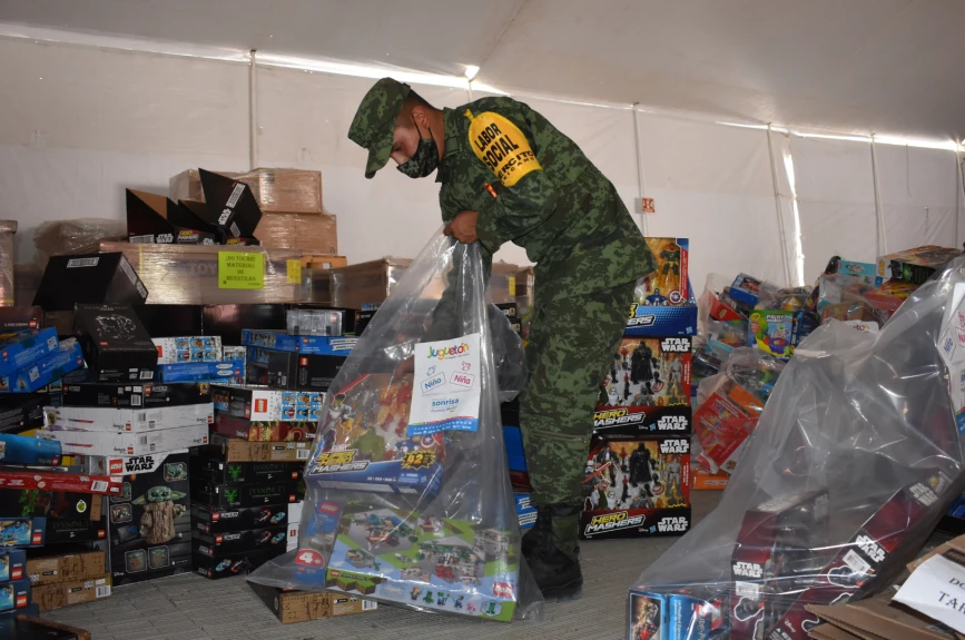 ¡La Secretaría de la Defensa Nacional nuevamente se une a las filas del Juguetón Azteca! ¡Unos verdaderos héroes!