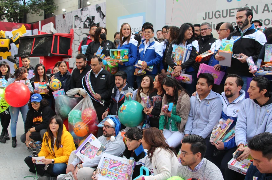 Todos se hicieron presentes para el enlace en vivo