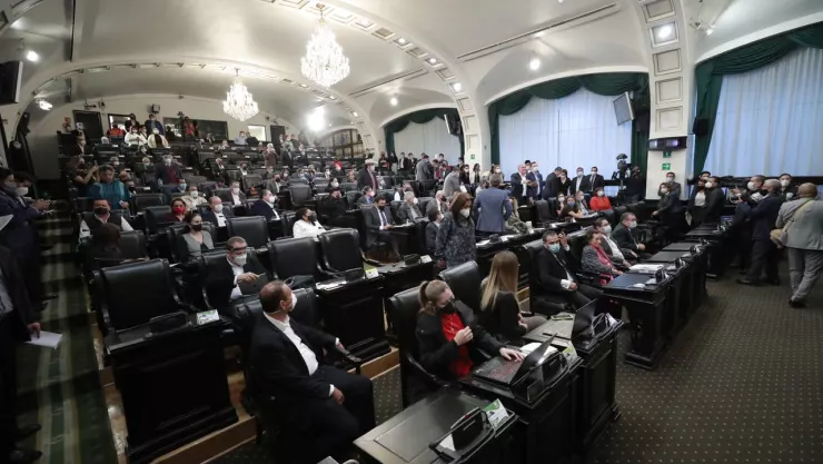 En medio de protestas fue aprobado la extinción de fideicomisos