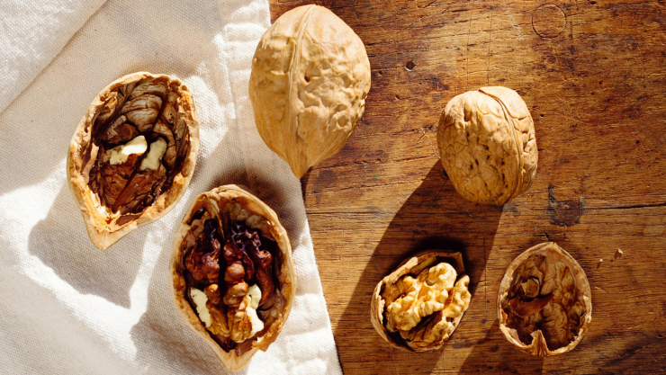 nuez_pexels_Antoni Shkraba