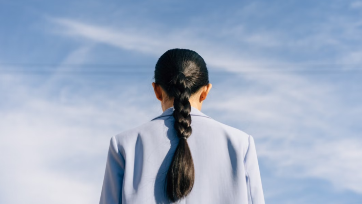 ¿Por qué se cae más el pelo durante los meses de calor y cómo evitarlo?