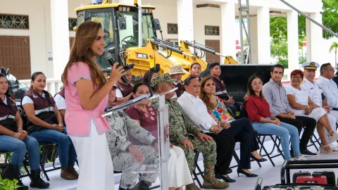 Mara Lezama entrega equipo nuevo a Protección Civil en Quintana Roo