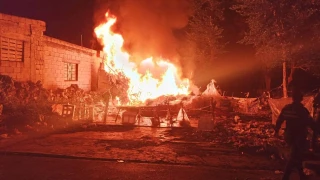 Incendio en la colonia San Román deja severos daños materiales