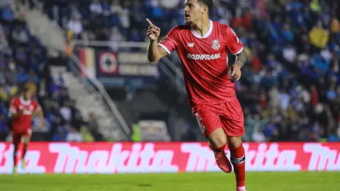 Aunque el Toluca actualmente tiene a Paulinho es dicha posición, los aficionados siguen el recorrido de Araújo en Europa