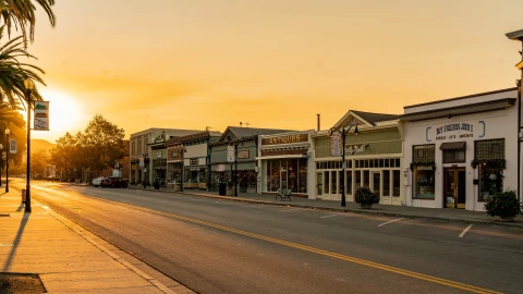 un hermoso atardecer en Fresmont, California.
