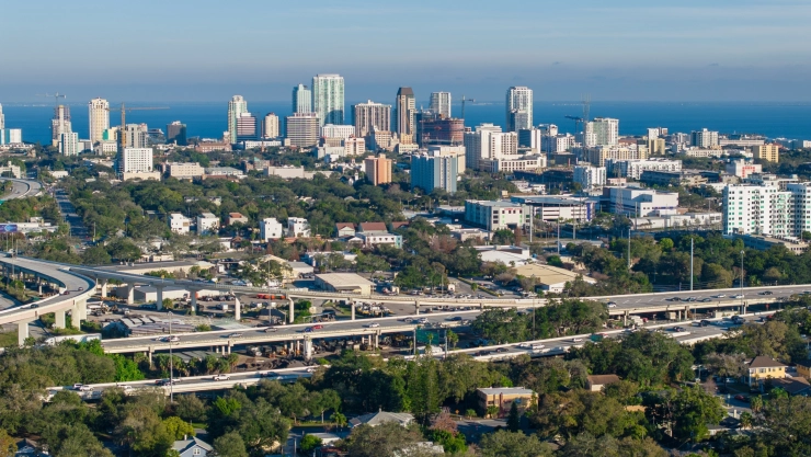 la vibrante metr&oacute;polis de St. Petersburg en Florida