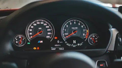 7-tips-para-ahorrar-gasolina-auto-durante-ola-de-calor-cuerpo1