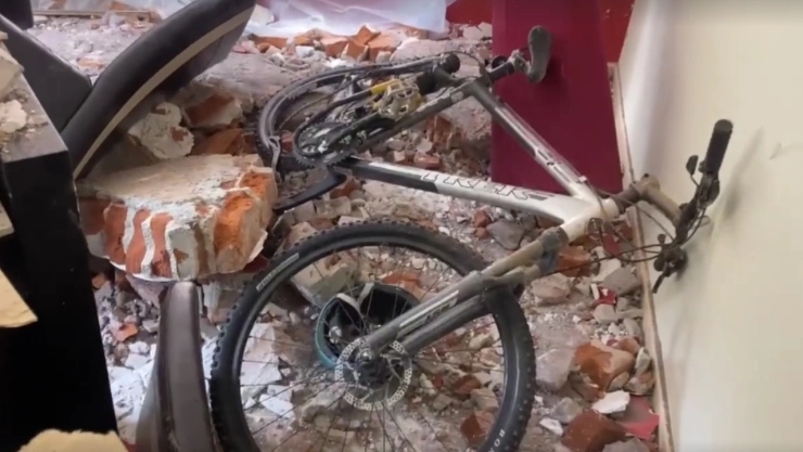 talud-se-desgaja-en-huixquilucan-y-enormes-rocas-destruyen-parte-una-casa-y-un-vehiculo