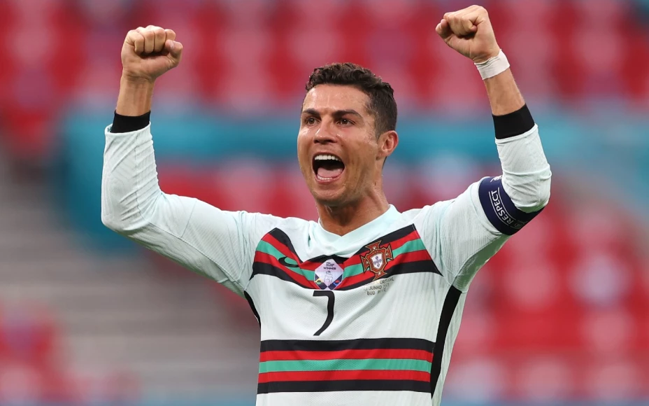 Cristiano celebra con Portugal