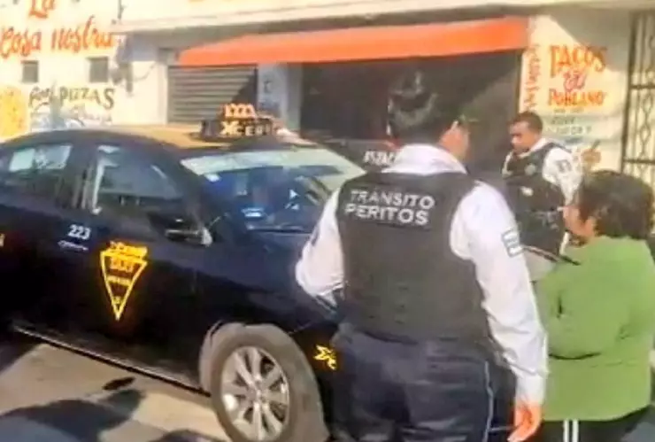 Taxi arrolla a niño en calle de San Baltazar Campeche, Puebla