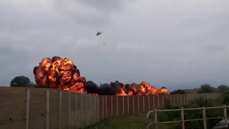 Avión se estrella durante exhibición en Italia