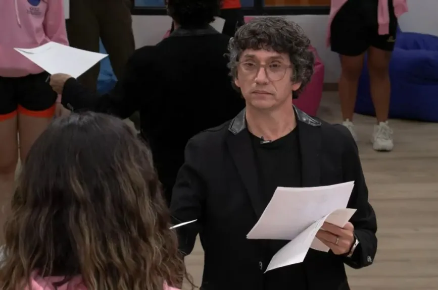 El director Héctor Martínez ya realizó la entrega de las canciones para el sexto concierto de La Academia y todos quedaron impactados...