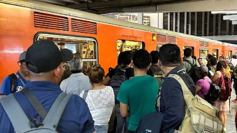 Una persona se aventó a las vías de la Línea A del Metro CDMX hoy 25 de junio de 2023.