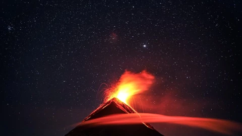 Volcán en erupción