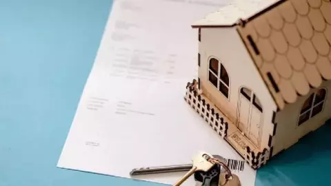 Pago por una casa en Las Américas y nunca se la entregaron; mujer ahora enfrenta a la justicia por fraude