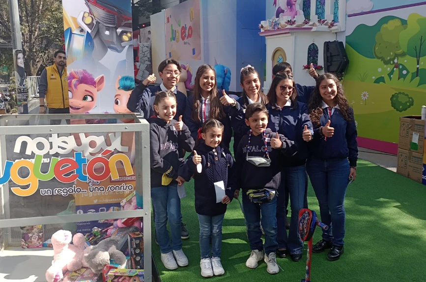 El colegio CFH realizó un gran donativo al Juguetón Azteca