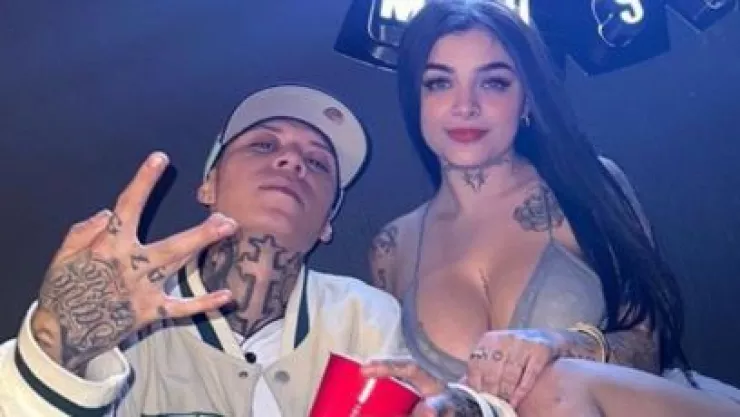 Santa fe klan y karely ruiz beso