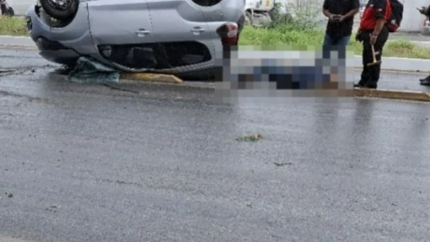 FUERTE ACCIDENTE en la Carretera Umán; volcadura de vehículo