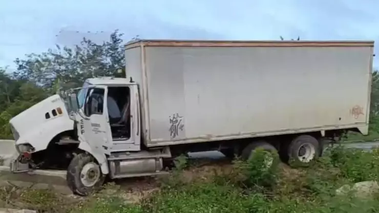 ¡Precaución! Se registra fuerte ACCIDENTE de tráiler en la carretera Mérida-Peto