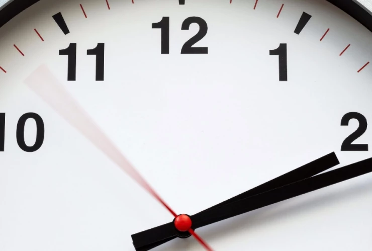 AMLO pondría a consulta la eliminación del horario de verano