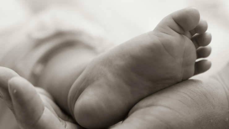 mama-ebria-deja-auto-bebe-muere-altas-temperaturas
