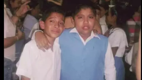 Nuevo álbum de Bad Bunny: Fans reaccionan con memes al disco “Debí de Tirar más Fotos”