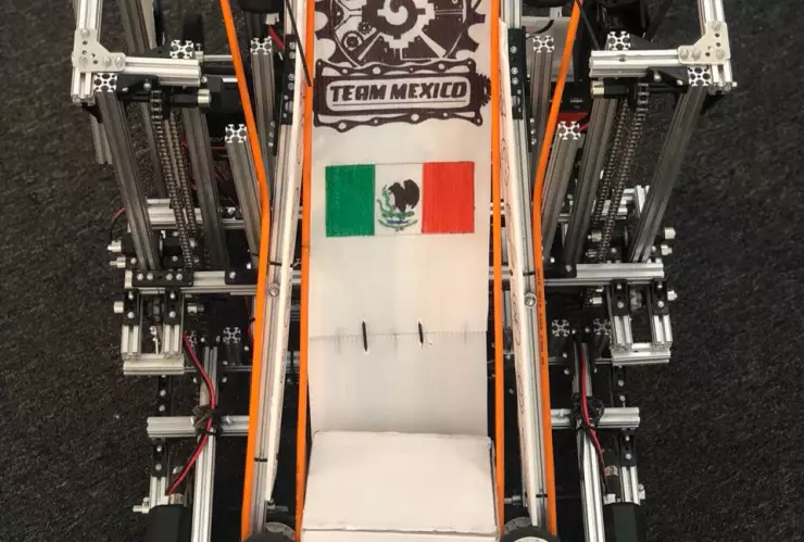 Equipo mexicano de robótica y su robot de competencia
