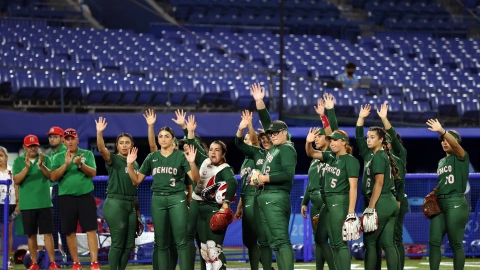 Danielle O’Toole uniformes tirados