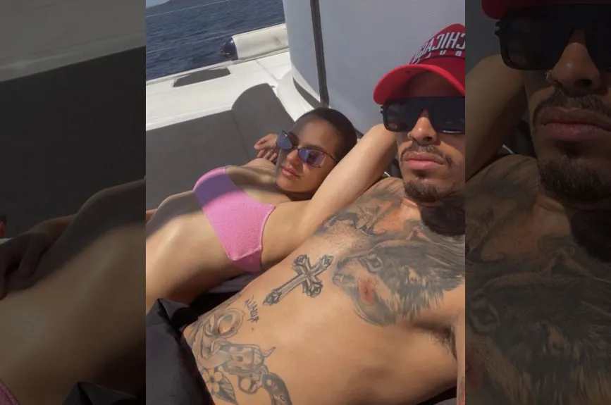 Rauw y Rosalia vacacionando.jpg