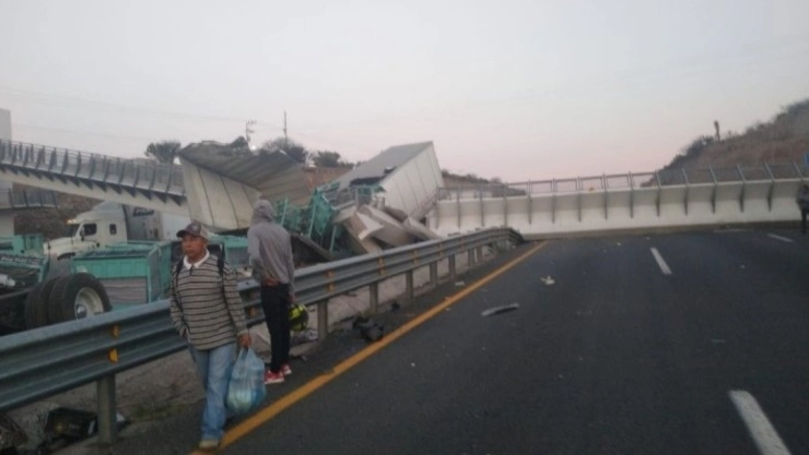 se desploma puente carretera 57.jpeg