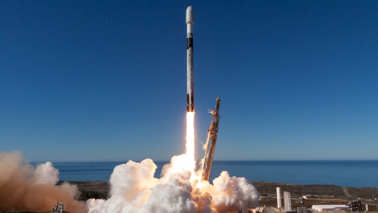 Cohete espacial de Space X en lanzamiento