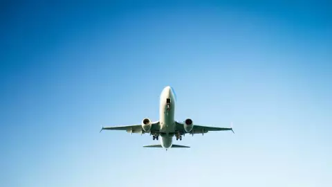 Pasajero obliga aterrizaje por diarrea