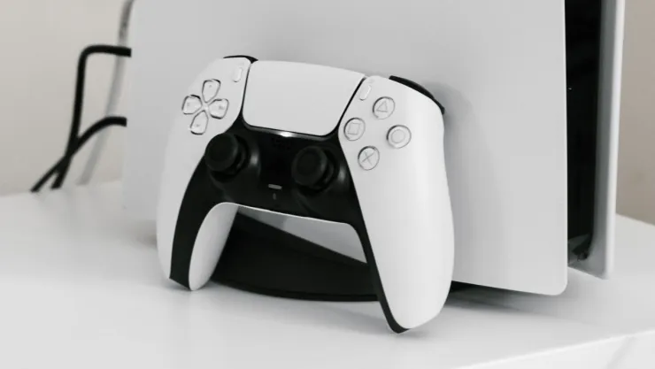 Científicos usan control de PlayStation 5 para inseminación artificial; ¿cómo lo lograron?