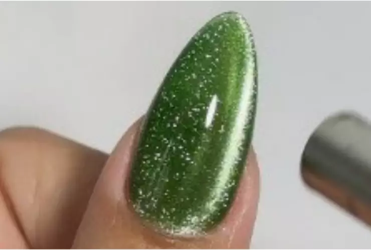 uñas efecto imán ojo de gato