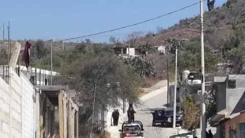 Tras persecución, hombre murió asesinado dentro de camioneta en el barrio San Sebastián en Tecamachalco