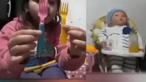 Muñeco de mueve solo en un video